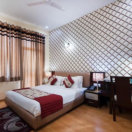 Imperial Apartments Huda City Gurgaon Dış mekan fotoğraf